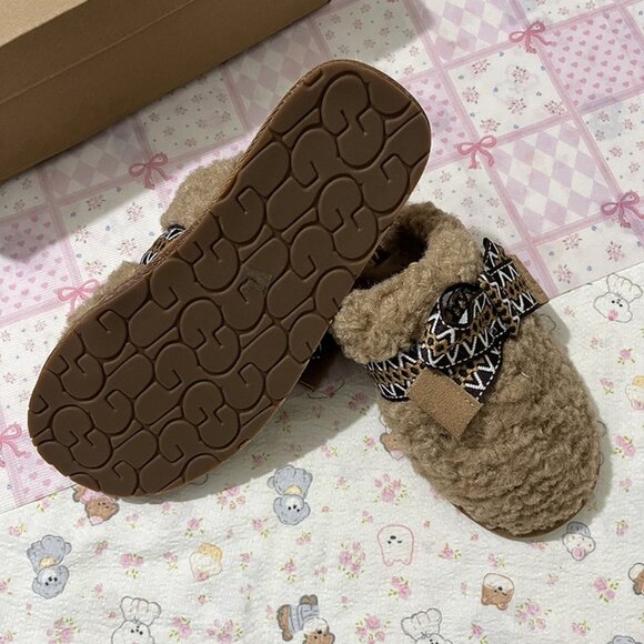 UGG Max Curly Shearling Bow Slip-On Slippers - Picture 7 of 7